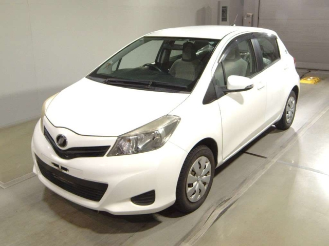 TOYOTA VITZ 2011