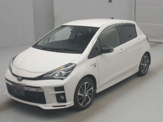 TOYOTA VITZ 2019