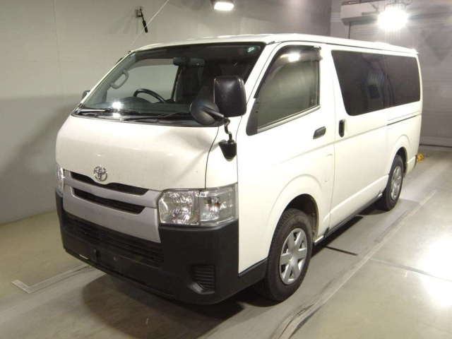 TOYOTA HIACE VAN 2020