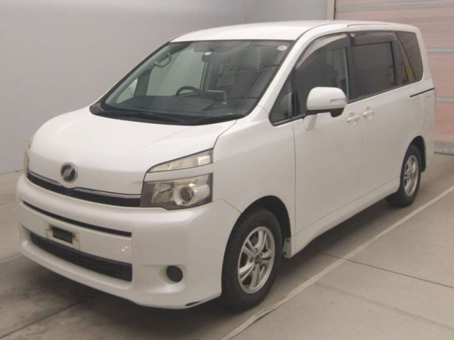 TOYOTA VOXY 2010