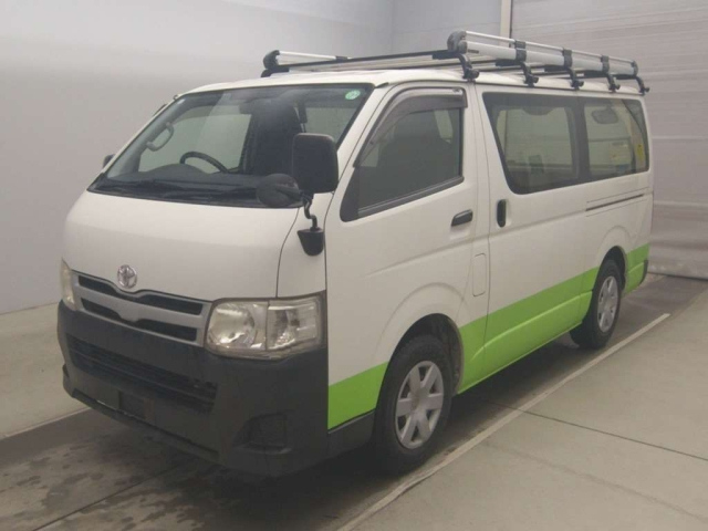 TOYOTA HIACE VAN