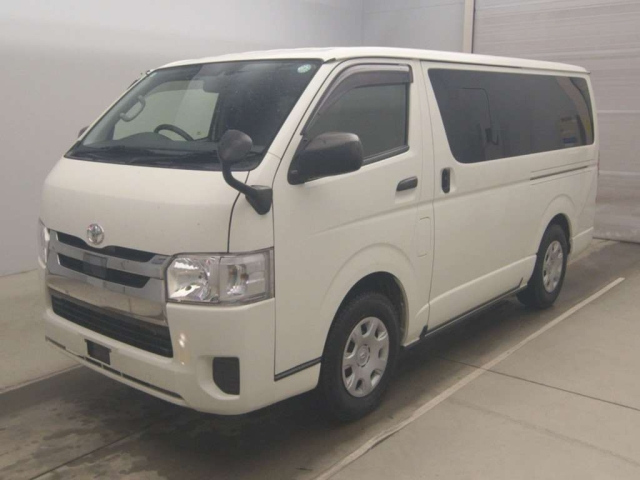 TOYOTA HIACE VAN 2018