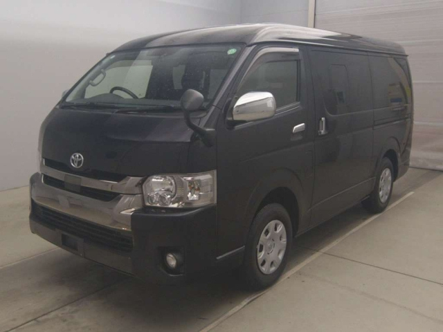 TOYOTA HIACE VAN 2018