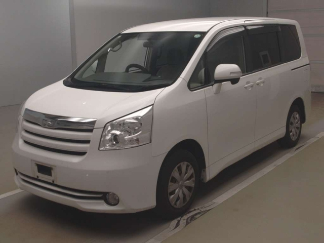 TOYOTA NOAH 2008