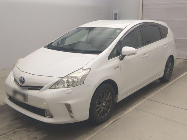 TOYOTA PRIUS ALPHA 2014
