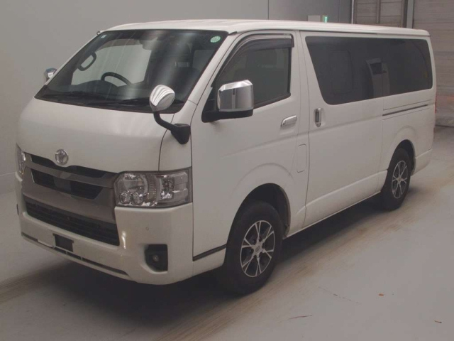 TOYOTA HIACE VAN 2023