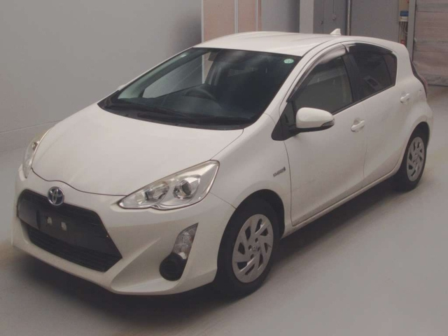 TOYOTA AQUA 2016