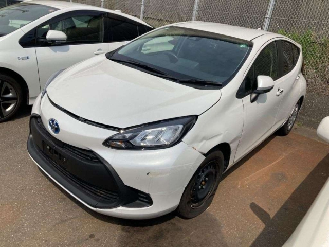 TOYOTA AQUA 2024