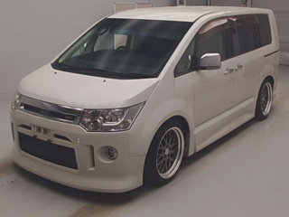 MITSUBISHI DELICA D5 2010