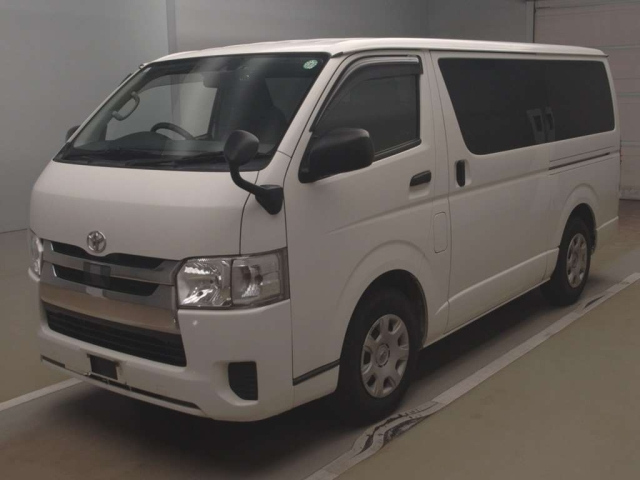 TOYOTA HIACE VAN 2018
