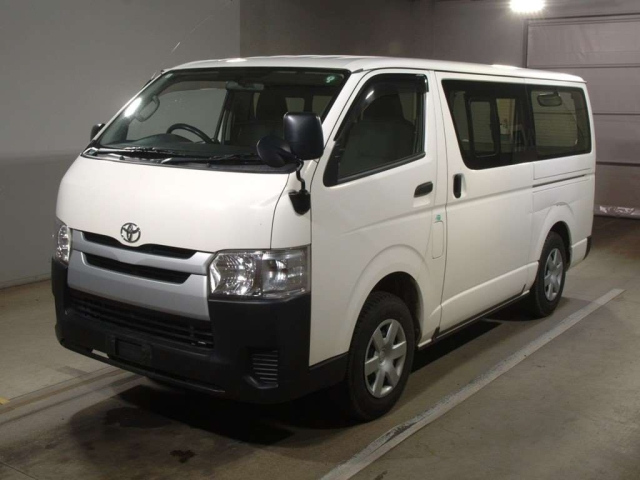 TOYOTA HIACE VAN
