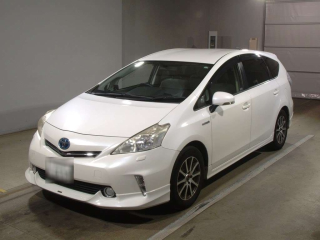 TOYOTA PRIUS ALPHA 2013