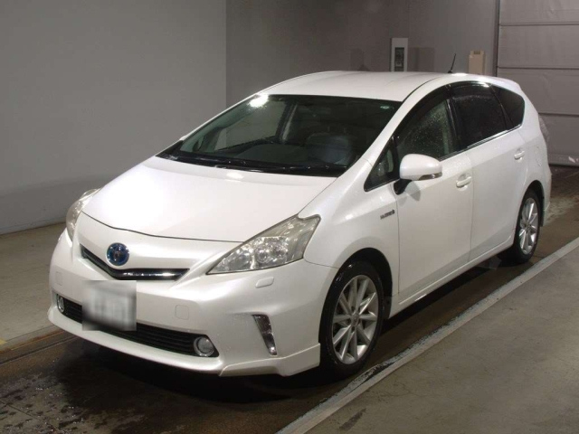 TOYOTA PRIUS ALPHA 2013