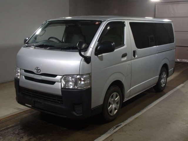 TOYOTA HIACE VAN 2019