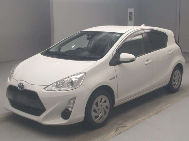 TOYOTA AQUA 2016