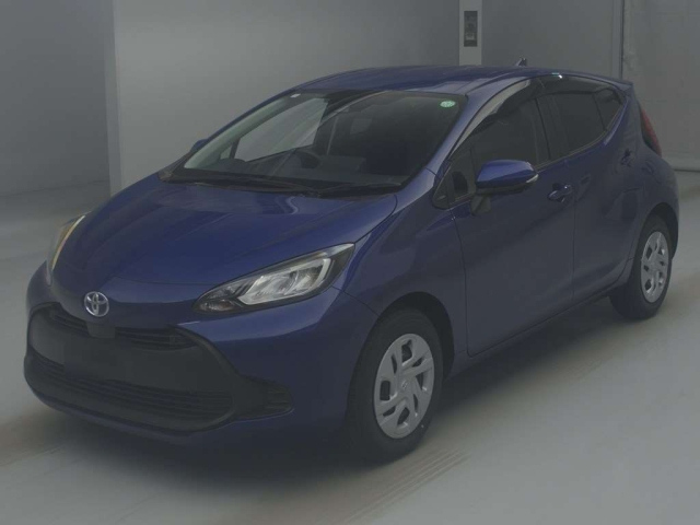 TOYOTA AQUA 2024