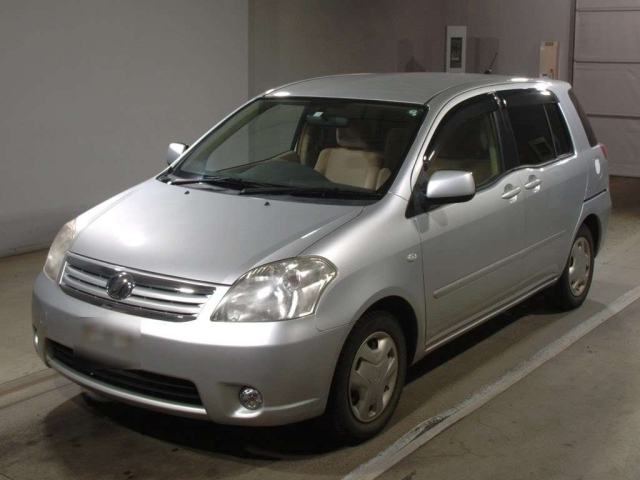 TOYOTA RAUM 2010