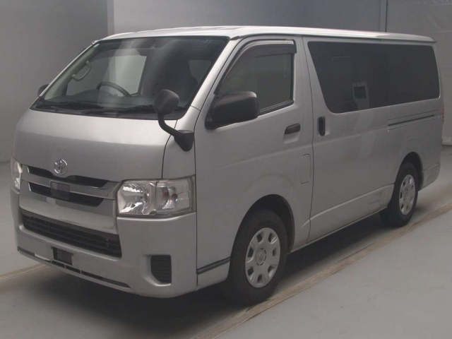 TOYOTA HIACE VAN 2018