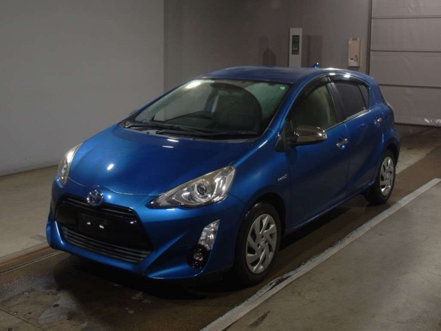 TOYOTA AQUA 2015