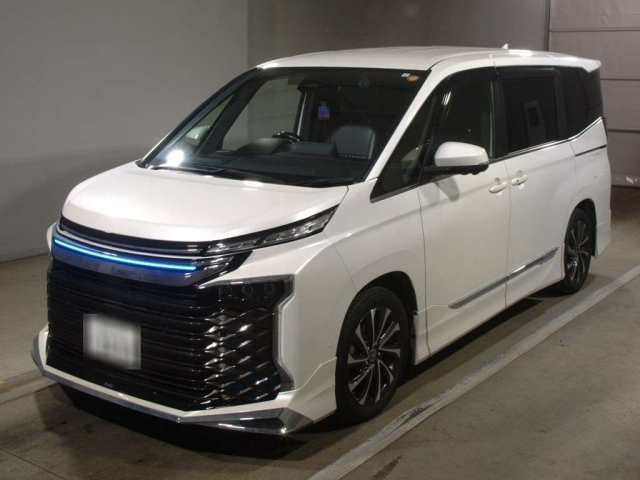 TOYOTA VOXY 2023