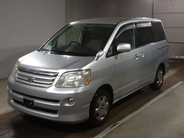 TOYOTA NOAH 2005