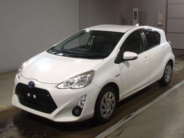 TOYOTA AQUA 2016