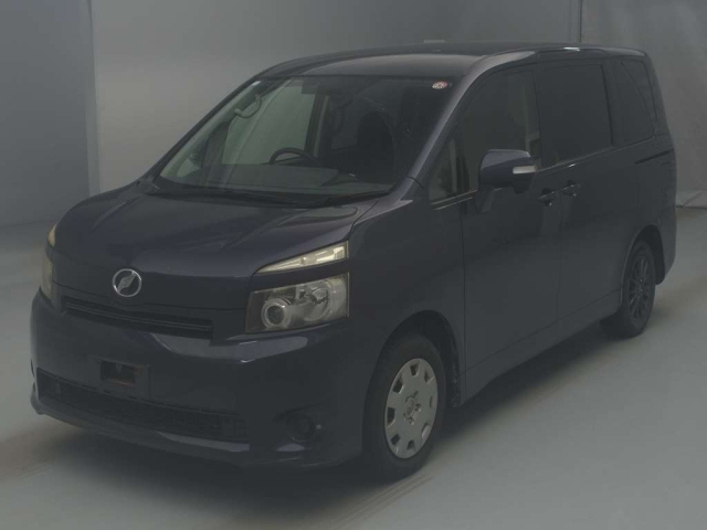 TOYOTA VOXY 2010
