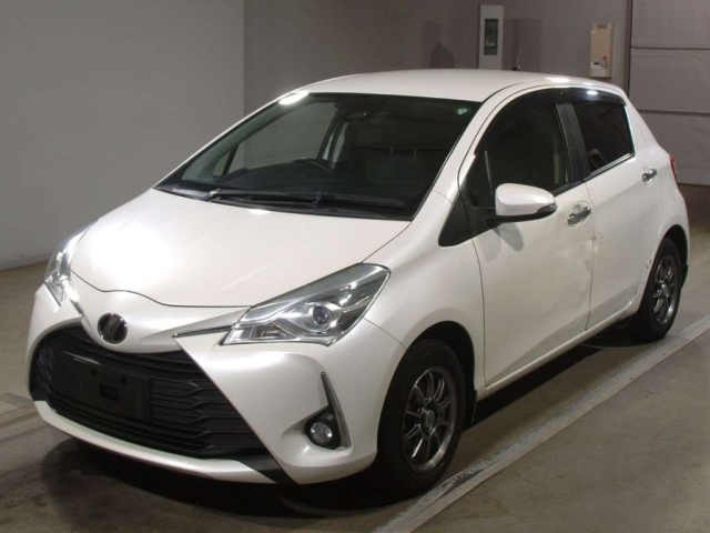 TOYOTA VITZ 2019