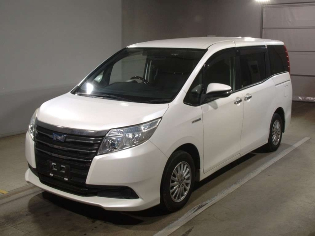 TOYOTA NOAH 2014