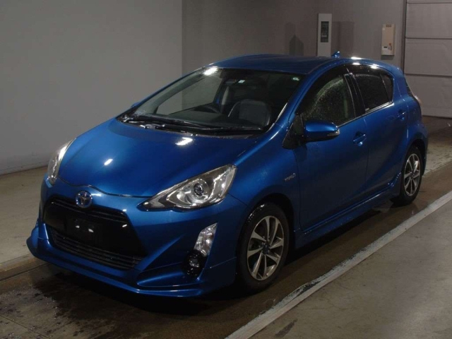 TOYOTA AQUA 2016