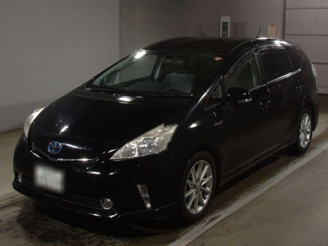 TOYOTA PRIUS ALPHA 2013