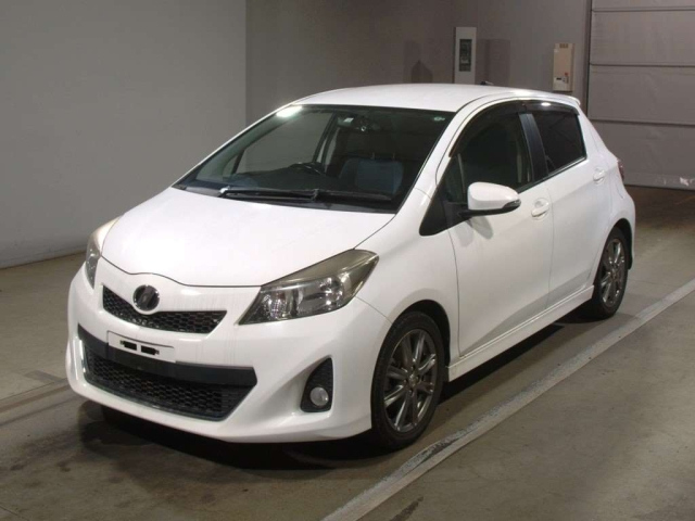 TOYOTA VITZ 2014