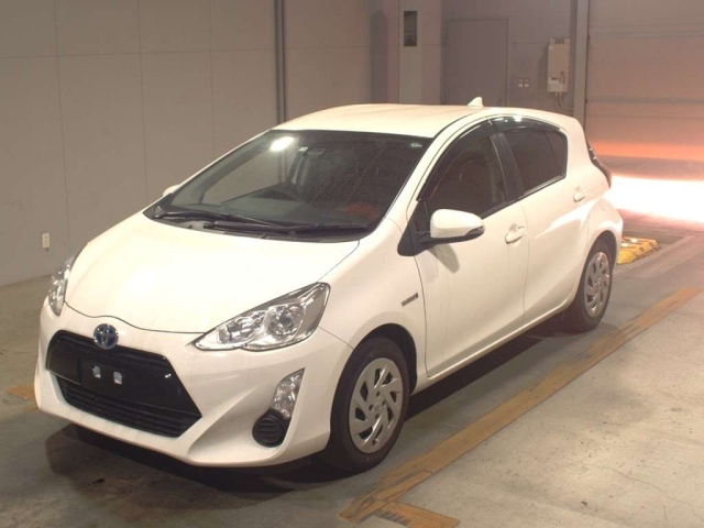 TOYOTA AQUA 2016