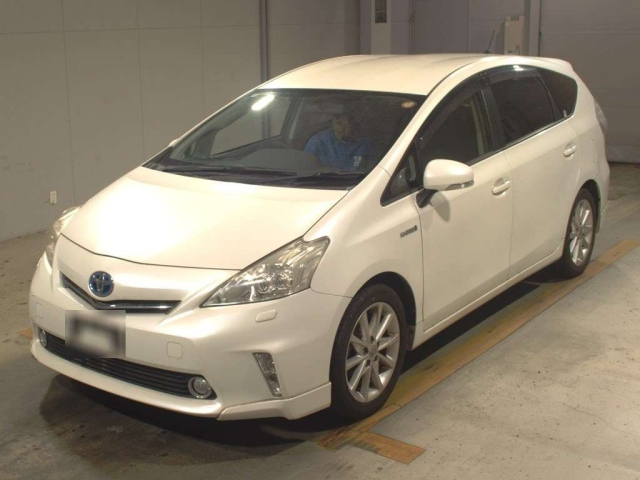 TOYOTA PRIUS ALPHA 2014