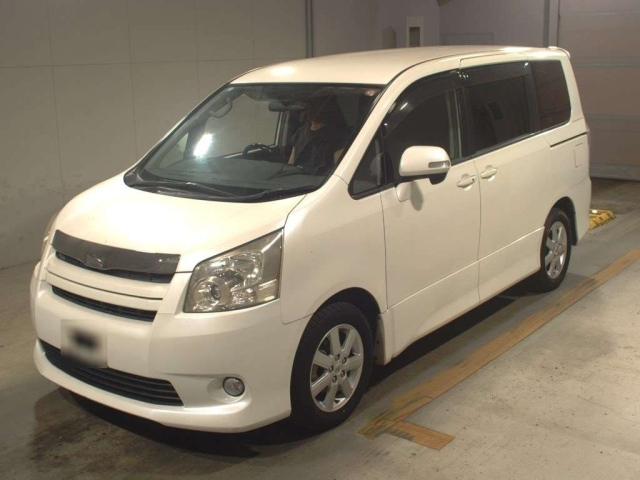 TOYOTA NOAH 2008