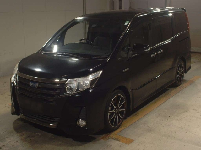 TOYOTA NOAH 2016