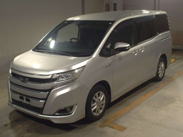 TOYOTA NOAH