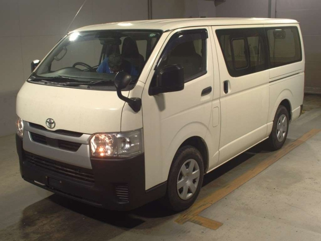 TOYOTA HIACE VAN 2021