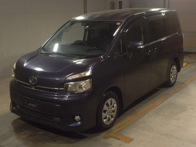 TOYOTA VOXY 2010