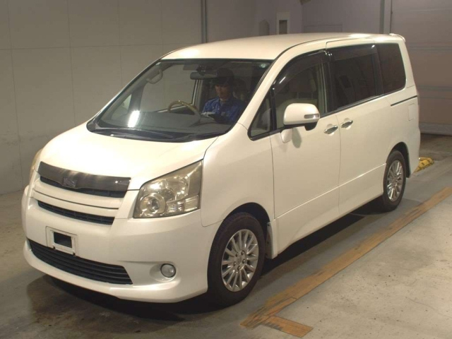 TOYOTA NOAH 2009