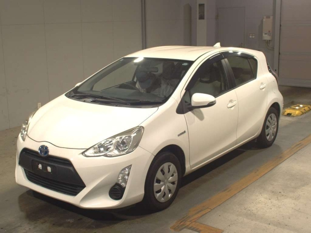TOYOTA AQUA 2015