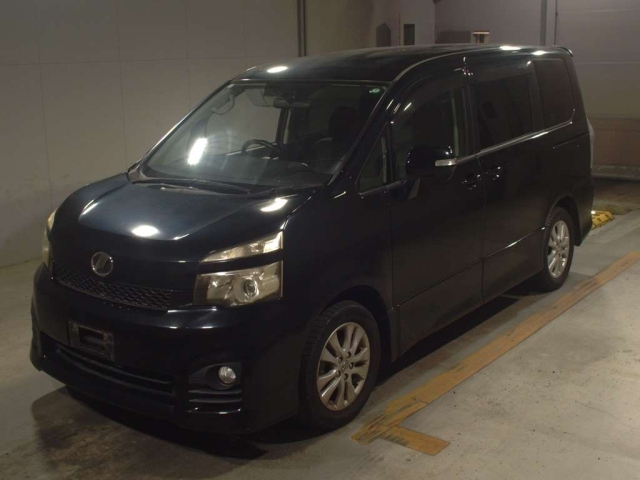 TOYOTA VOXY 2010