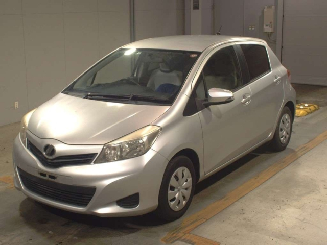 TOYOTA VITZ 2013