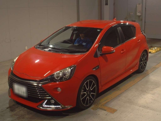 TOYOTA AQUA 2016