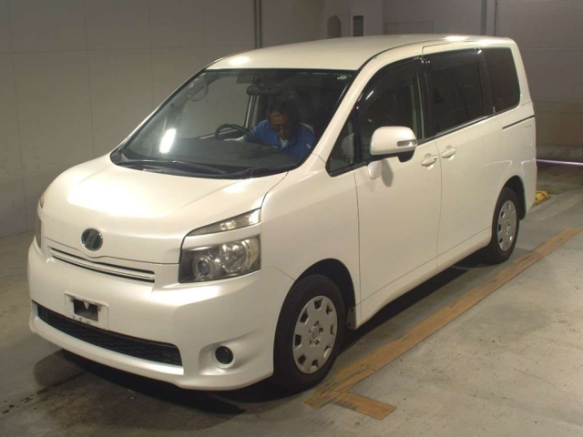 TOYOTA VOXY 2009
