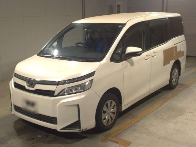 TOYOTA VOXY 2017