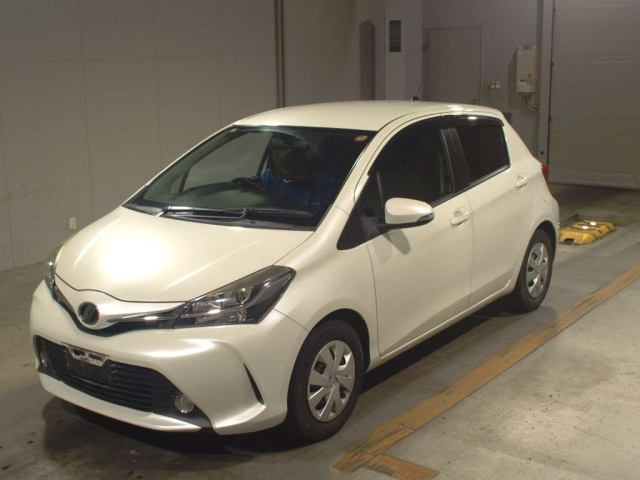 TOYOTA VITZ 2015