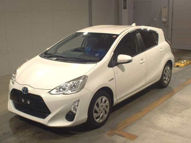 TOYOTA AQUA 2015