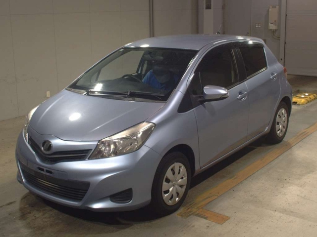 TOYOTA VITZ 2013