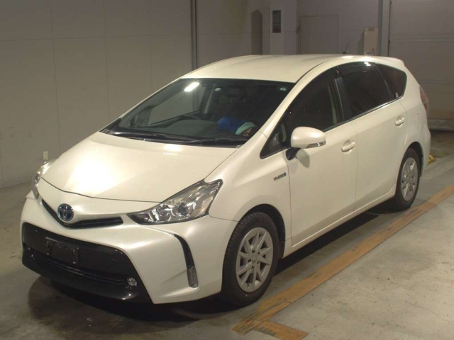 TOYOTA PRIUS ALPHA 2016